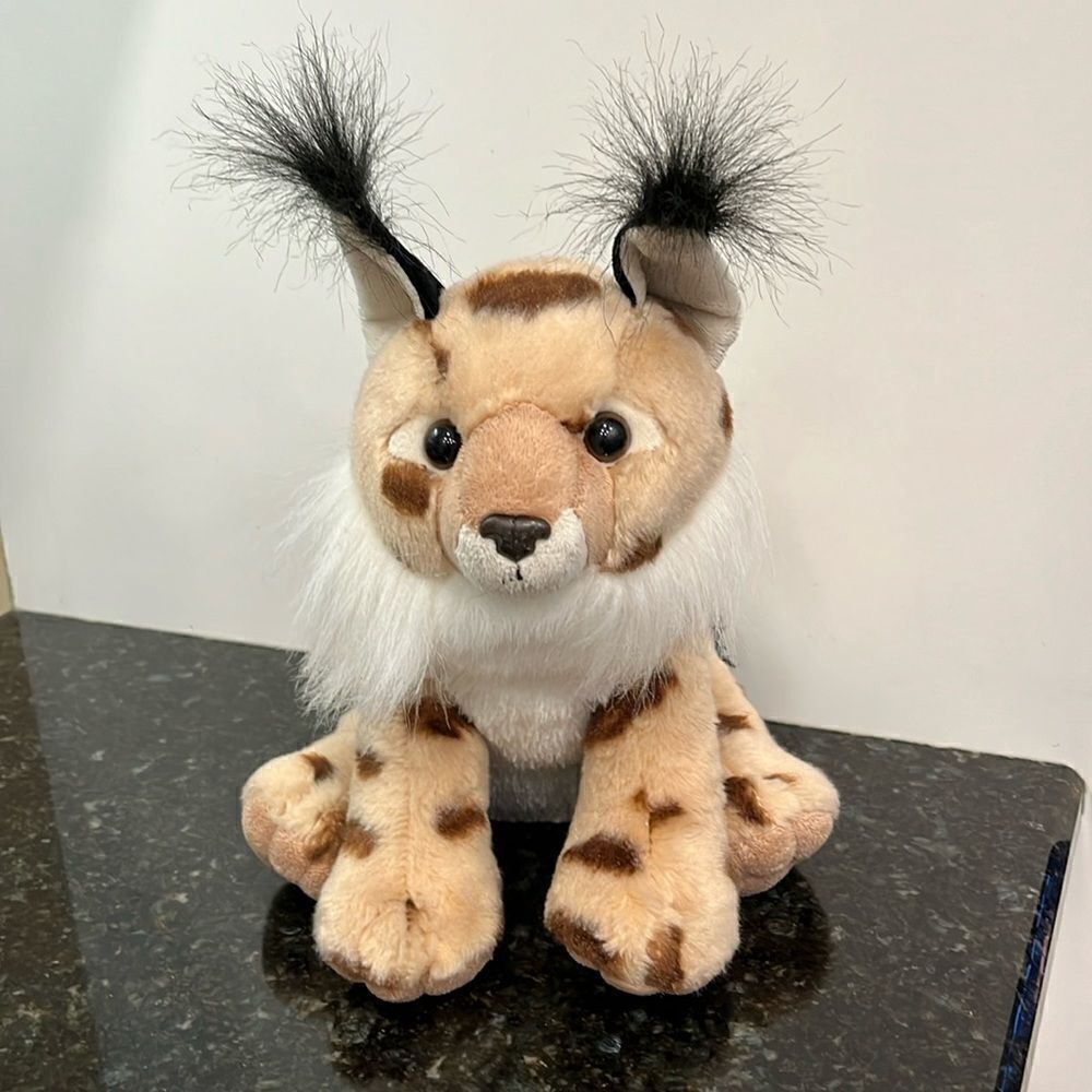 Destination Nation Lynx Plush Stuffed Animal by Aurora. Size 13”